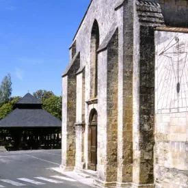 Eglise et cadran solaire